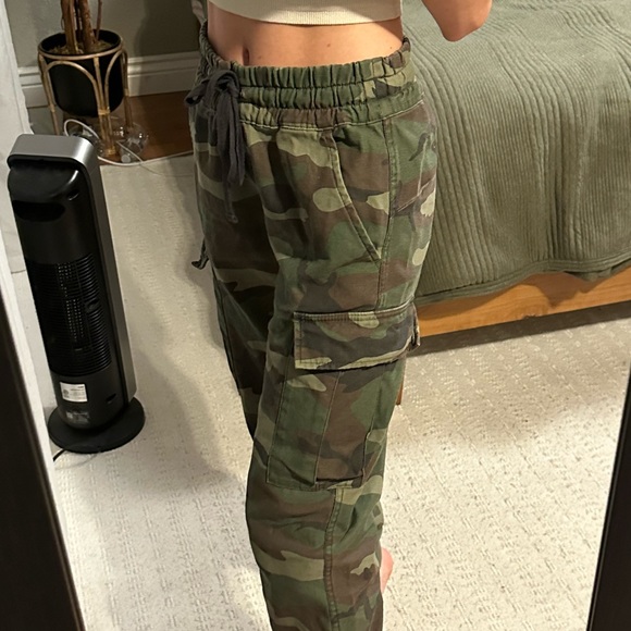 Aritzia army joggers (XXS) - Picture 4 of 6